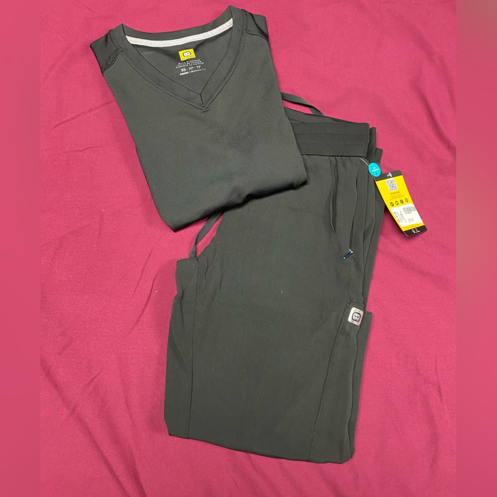 Uniqlo Black Scrub Set Lightweight Breathable